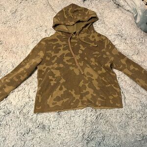 camo cropped hoodie